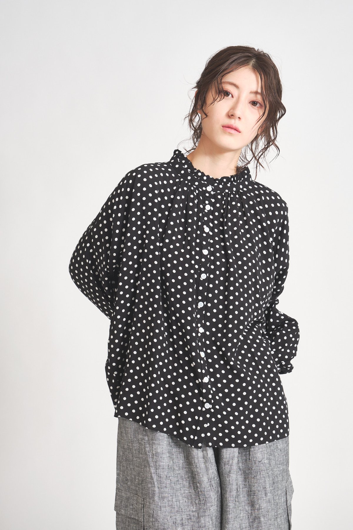 ✨新品✨2024ss HUG O WaR サテンドルマンスリーブフリル ブラウス ハグオーワー ブラウス 新品 HUG Ō WäR ハグオーワー サテンドルマン