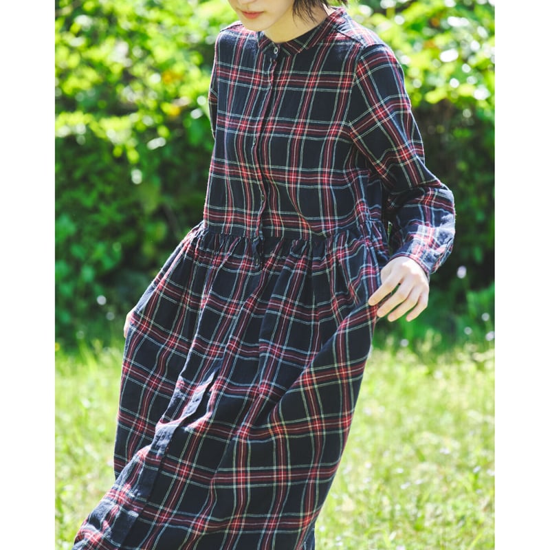 リネン 先染めタータンチェック バンドカラーウエストギャザー前