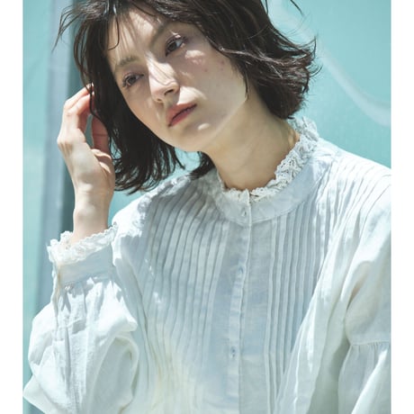 パフスリーブフレアブラウス 総 TABLACK 知的な色合いに咲き誇る小花柄パフスリーブペプラムフレア