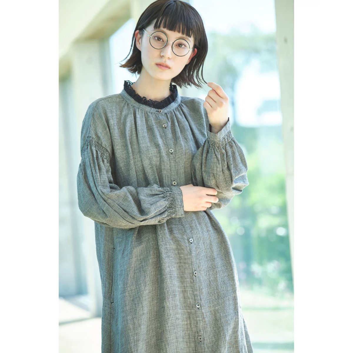 リネン 襟レース付き 袖・カウスゴムシャーリング貝釦ワンピース