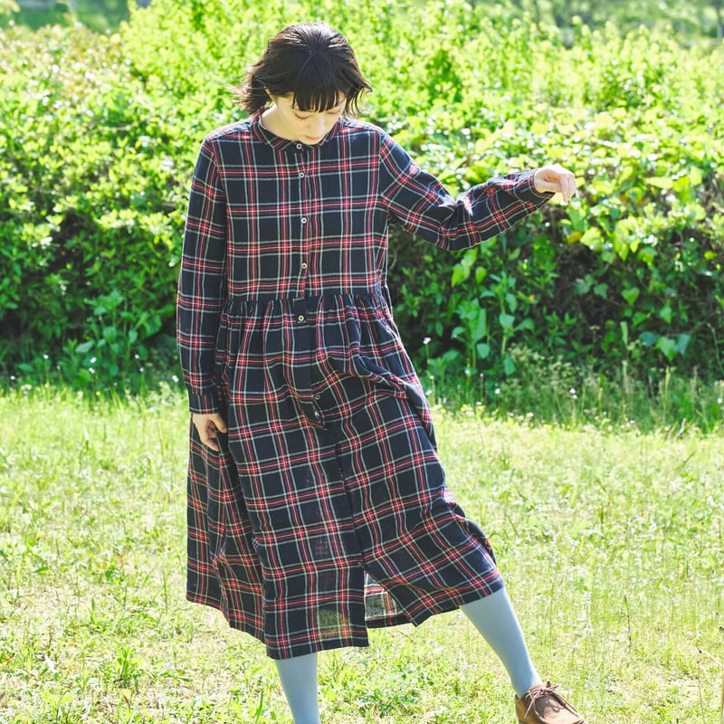 リネン 先染めタータンチェック バンドカラーウエストギャザー前