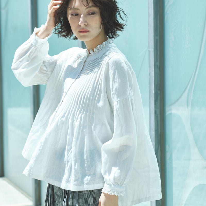 胸元多数ピンタック 襟・カウスレース付き胡桃釦ブラウス ○ub21-0380