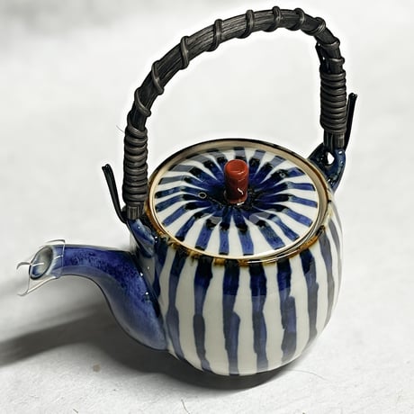 Hand-Painted Stripe Japanese Teapot（Aritaware） / 染付濃十草 手描き 急須（有田焼）