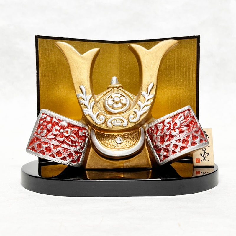 KABUTO (Samurai helmet) GOLD / 五月人形 勇兜飾り 金 |