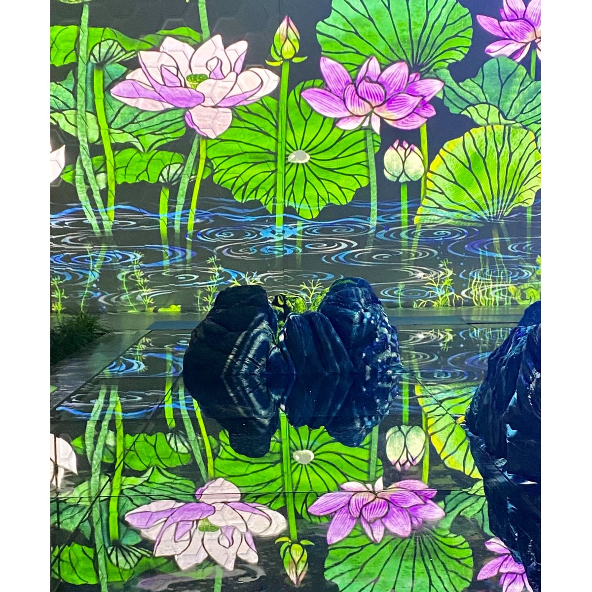 【ハンドメイド】157.水面に映る花火　25mm 【蓄光・台座付き】 fit=scale-down,w=1200