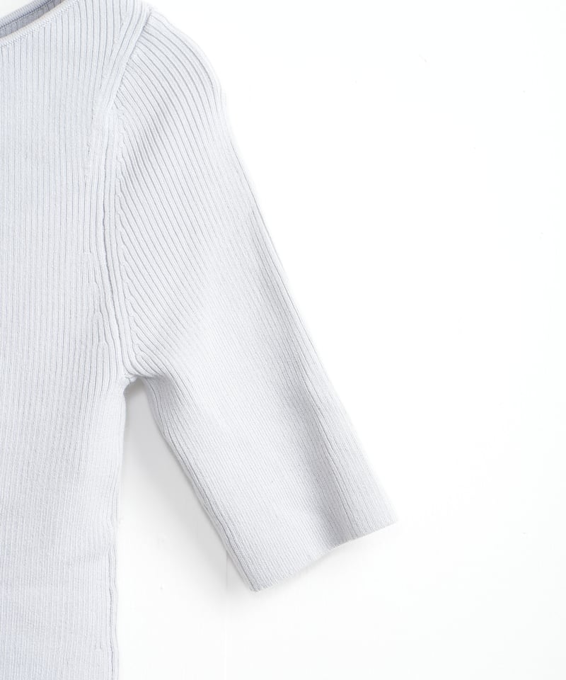 FRAY I.D／アシンメトリーデコルテリブニット　ホワイト FRAY I.D（フレイアイディー）の「アシンメトリーデコルテ