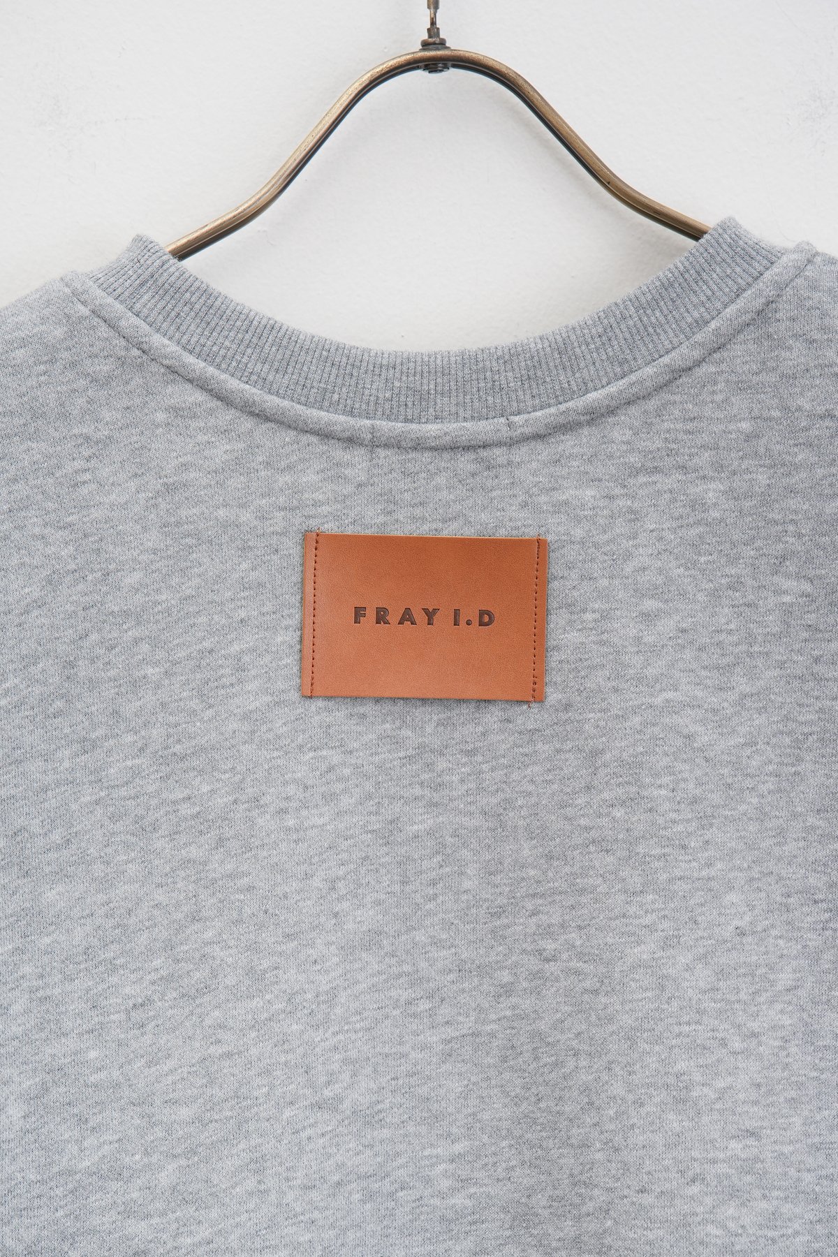FRAY I.D エンブロイダリーバリエーションスウェット Amazon.co.jp: [フレイ アイディー] エンブロイダリー