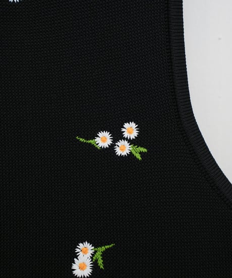 【Mewl】刺繍スポンジベスト_250830004643