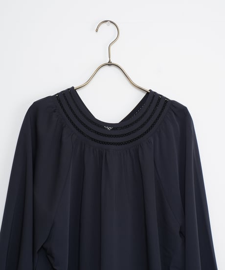 【MARILYN MOON】2way macrame embroidery satin blouse_240807000495