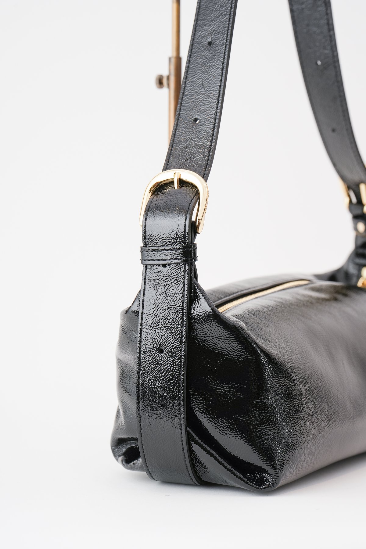 エナメルレザーショルダーバッグ VIOLAd'ORO】V-1596 エナメルレザー ワンショルダーバッグ_250628001