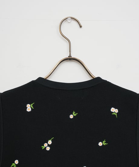 【Mewl】刺繍スポンジベスト_250830004643