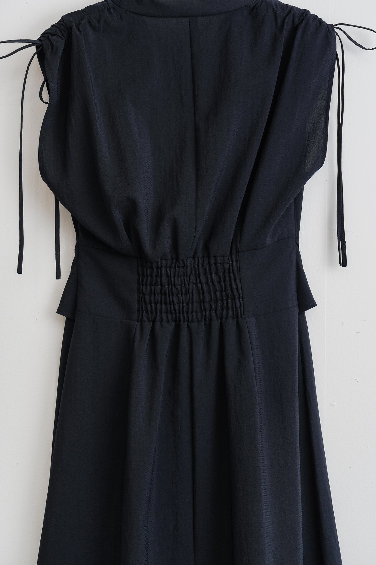 FRAY I.D】フロントノットドレス／ウォッシャブル・防シワ・接触