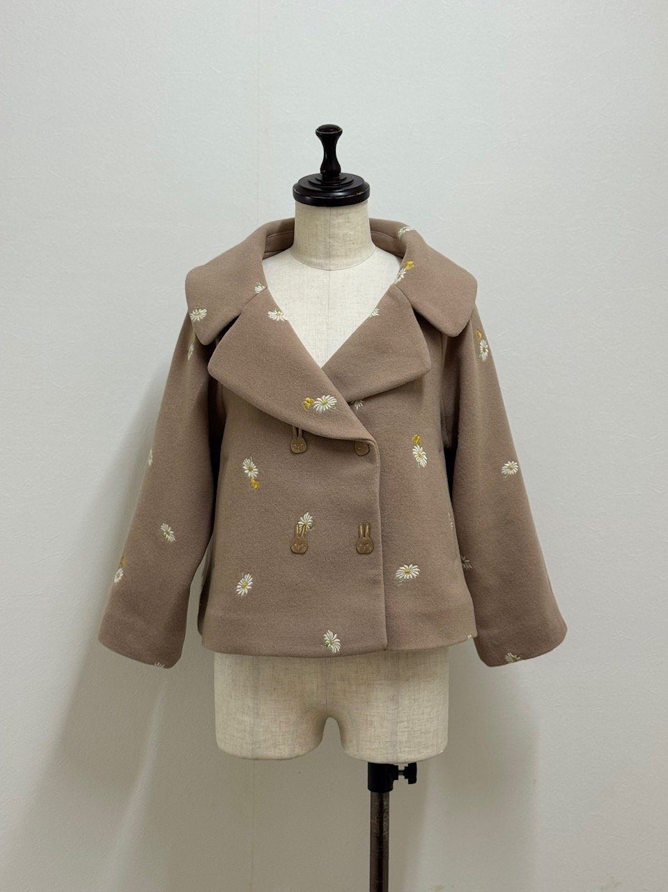 【yukiemon】マーガレットバニーショートコート fit=scale-down,w=1200