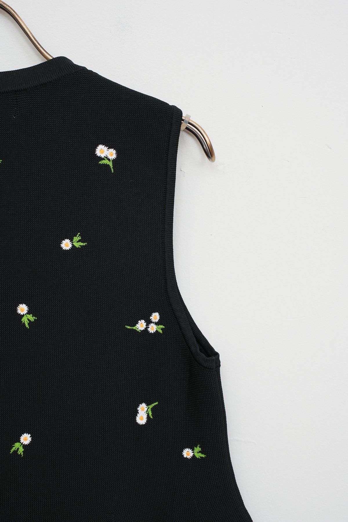 Mewl】刺繍スポンジベスト_250830004643 | EGAMI OFFICIAL W