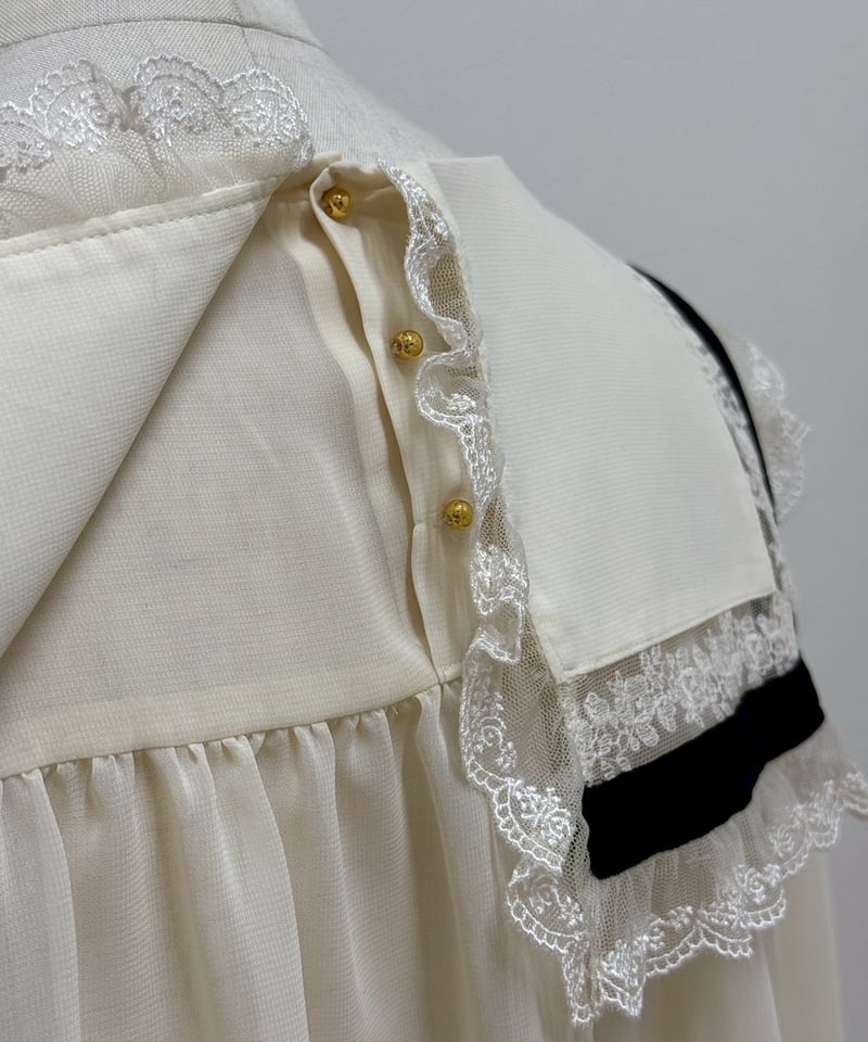 yukiemon】スワンヨークブラウス（M） | EGAMI OFFICIAL WEB STORE