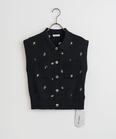 【FRAY I.D】フルーツ刺繍ポロカラーノースリニットジレ／接触冷感＿250607009860