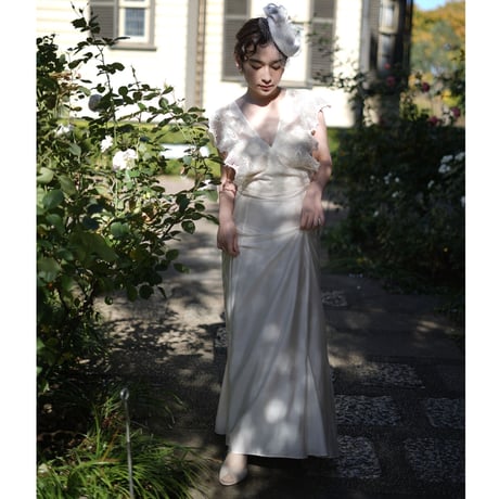 ⑤Amoremio (antique white) dress