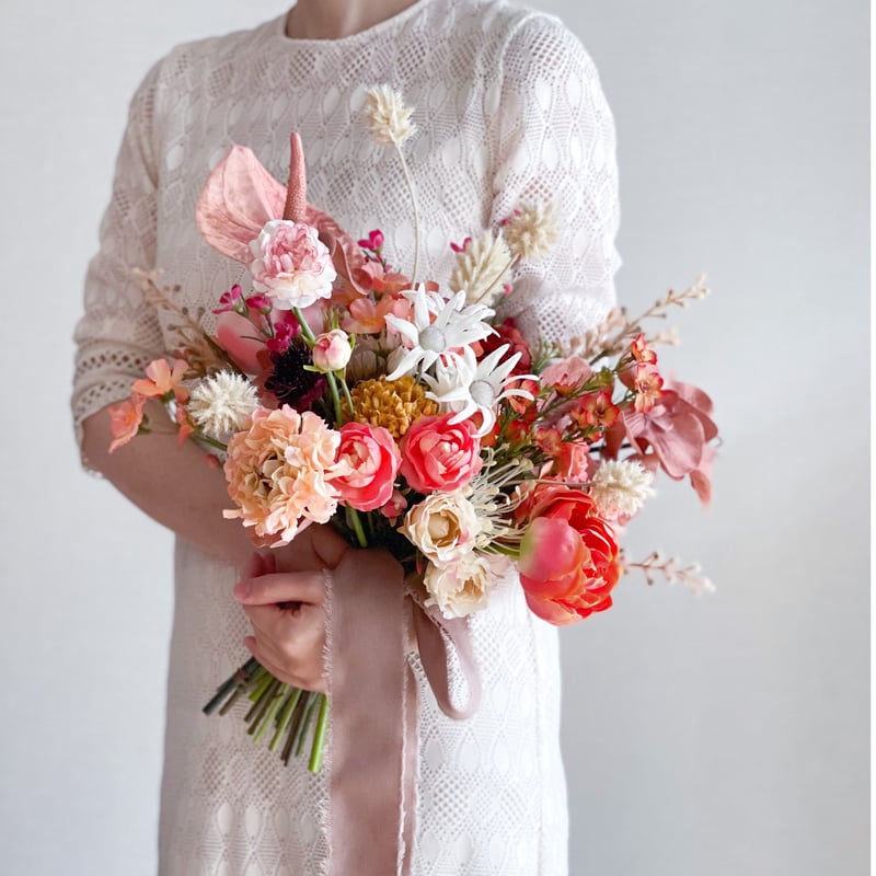 胡蝶蘭＆チューリップのコーラルブーケ | atelier noix