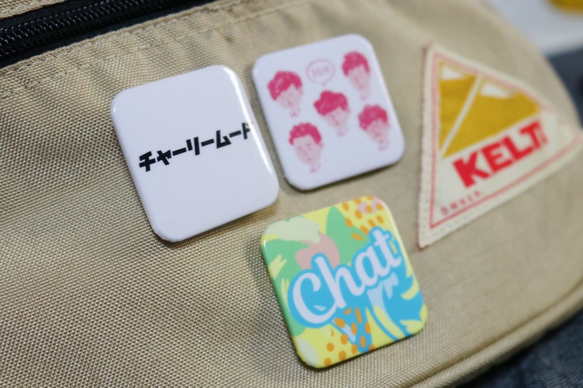 スクエア缶バッジ(3個セット) | チャーリームードOfficial Store