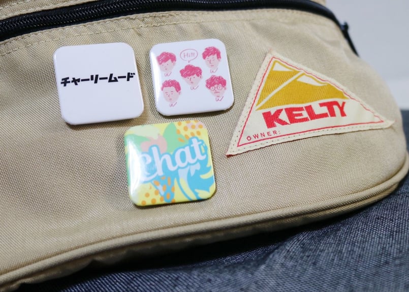 スクエア缶バッジ(3個セット) | チャーリームードOfficial Store