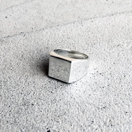 SQUARE CLASS RING(スクエア 文字刻印ver)｜トップサイズ13mm｜シルバー925｜INITIAL by Artisan Works