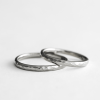鎚⽬模様のカジュアルな結婚指輪  Martele（マルトレ） ２本セット｜幅2.1㎜｜ プラチナ950｜Artisan Works