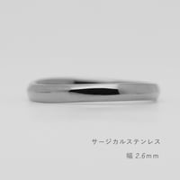 結婚指輪 Calmato（カルマート）サージカルステンレス （金属アレルギー対応素材） リング幅2.6ｍｍ ウェーブデザインのマリッジリング [Artisan Works]
