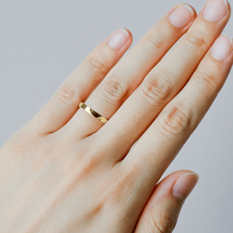 フラットな結婚指輪  bemol（ベモル）｜2.3mm幅｜K18グリーンゴールド｜Artisan Works