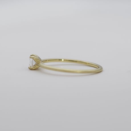 華奢な立て爪指輪【Blue-Moon-Stone Ring】｜K10イエローゴールド｜ [Artisan Works]