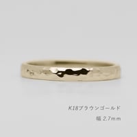 鎚⽬模様のカジュアルな結婚指輪｜ Martele（マルトレ）｜K18ブラウンゴールド｜リング幅2.7mm｜[Artisan Works]