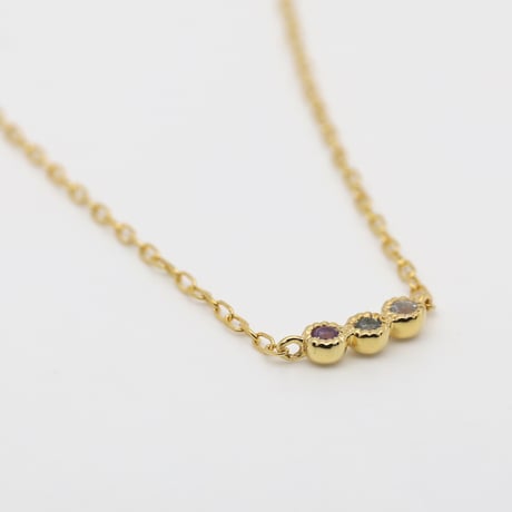大切な人の宝石を紡ぐネックレス【選べる誕生石-3石-】｜K18イエローゴールド｜Family Necklace（ファミリーネックレス）｜Artisan Works