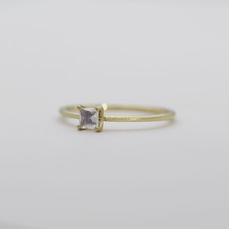 華奢な立て爪指輪【Blue-Moon-Stone Ring】｜K10イエローゴールド｜ [Artisan Works]