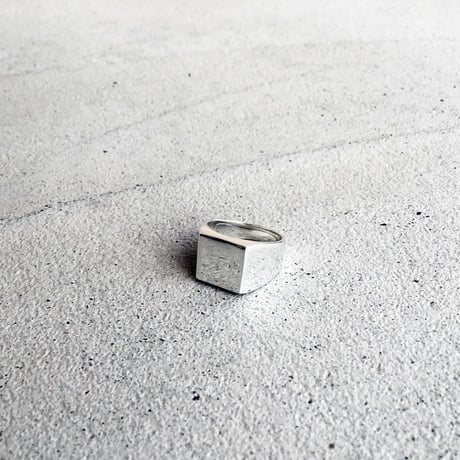 SQUARE CLASS RING(スクエア 文字刻印ver)｜トップサイズ13mm｜シルバー925｜INITIAL by Artisan Works