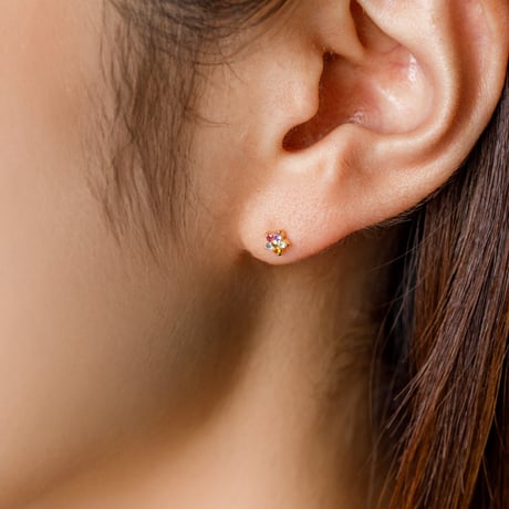 大切な絆を誕生石で紡ぐピアス【5石-選べる誕生石】｜K18YG｜Family Pierce Penta（ファミリーピアス・ペンタ）｜Artisan Works