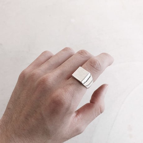 SQUARE CLASS RING(スクエア 文字刻印ver)｜トップサイズ13mm｜シルバー925｜INITIAL by Artisan Works