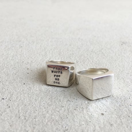 SQUARE CLASS RING(スクエア 文字刻印ver)｜トップサイズ13mm｜シルバー925｜INITIAL by Artisan Works