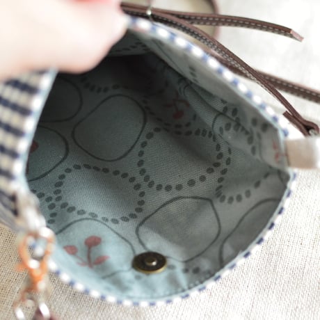 花刺繍のスマホショルダー