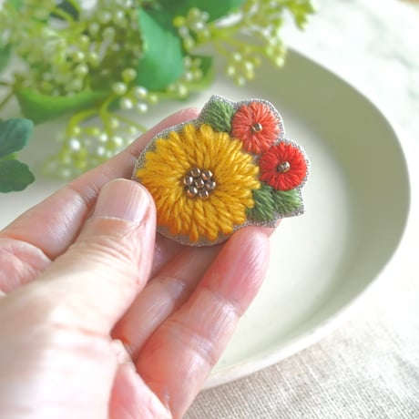 毛糸のお花ブローチ（黄）