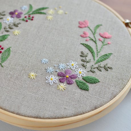 リースの刺繍図案