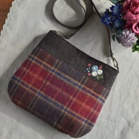 赤チェックのウールポシェット