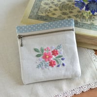 花刺繍のミニポーチ（朱色）