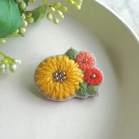 毛糸のお花ブローチ（黄）