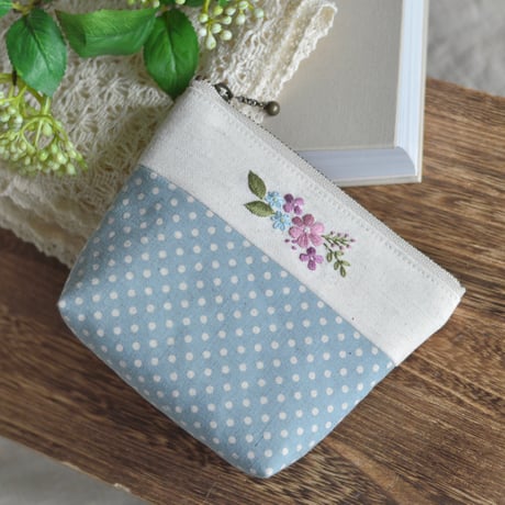 水玉の小さめポーチ