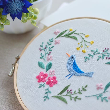 ハートに鳥の刺繍図案