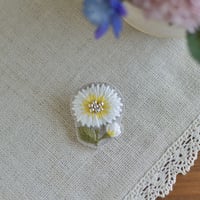 お花のブローチ（モスグリーン）