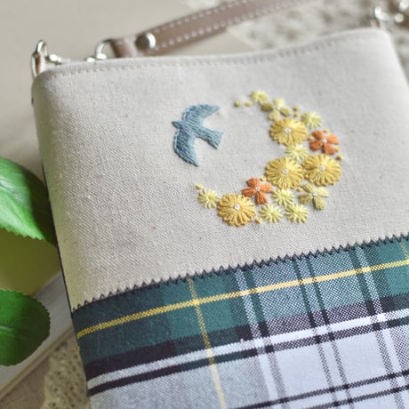 鳥と花刺繍のスマホショルダー