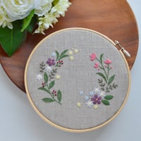 リースの刺繍図案