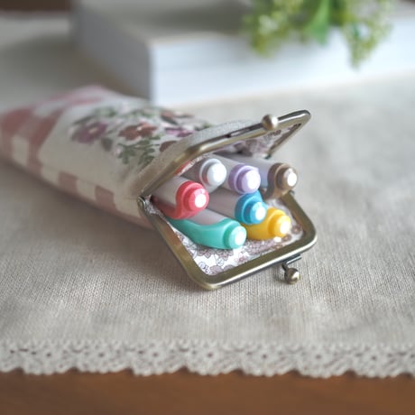 花刺繍のがま口ペンケース