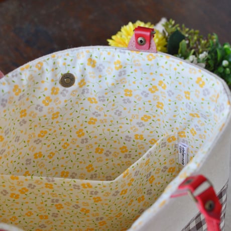 花刺繍のフラットバッグ