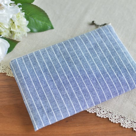 花刺繍のフラットポーチ（ストライプ柄）
